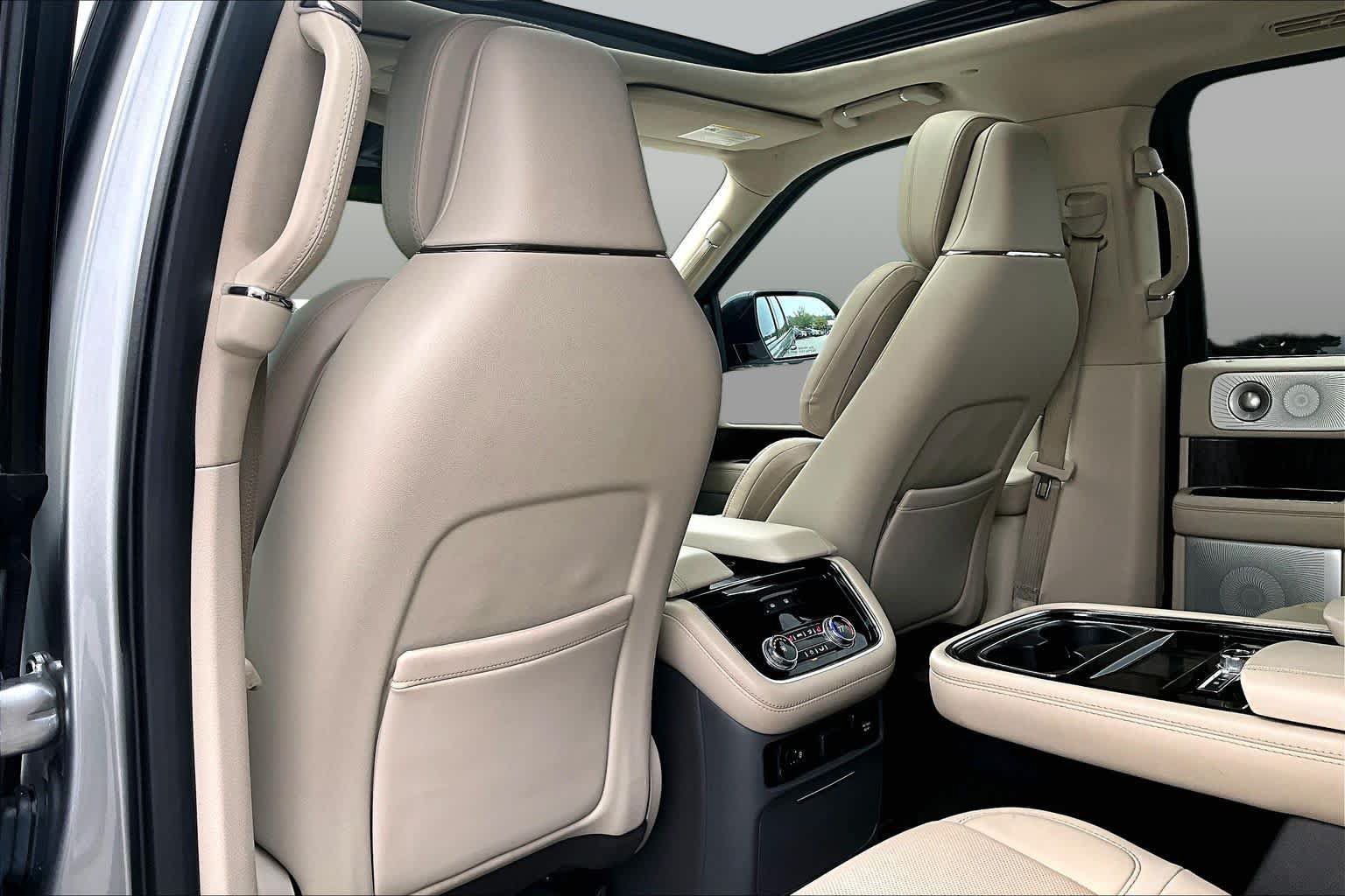 Used 2021 Lincoln Navigator L Reserve w/ Luxury Package AWD/4WD image 22
