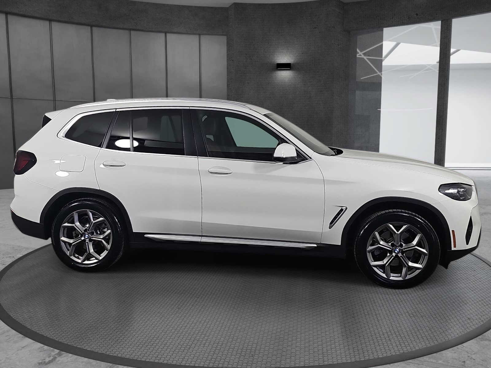 Used 2022 BMW X3 xDrive30i w/ Convenience Package AWD/4WD image 4
