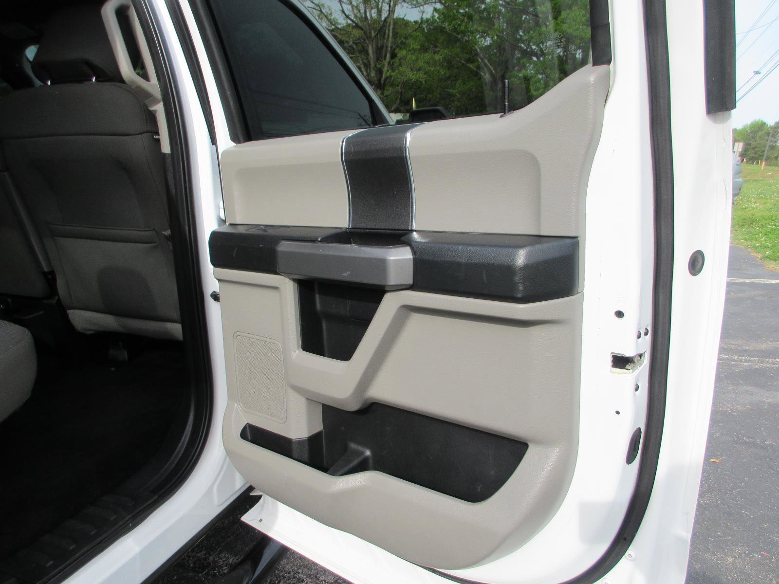 Used 2017 Ford F150 XLT AWD/4WD image 15