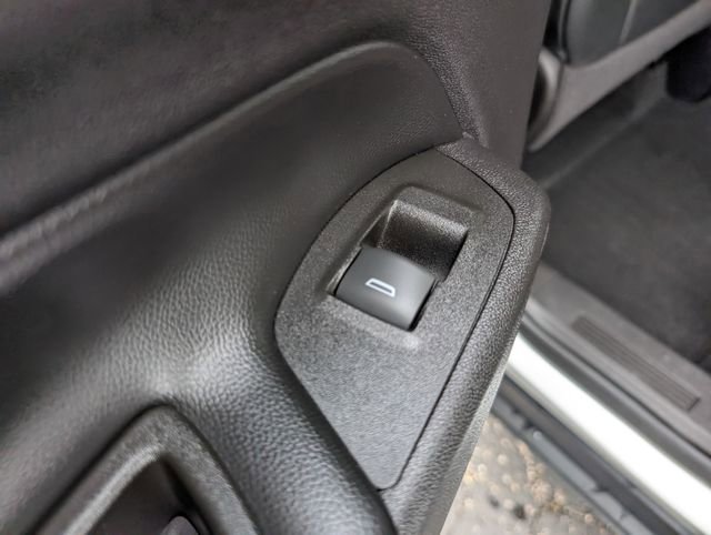 Used 2018 Chevrolet Equinox Premier FWD image 11