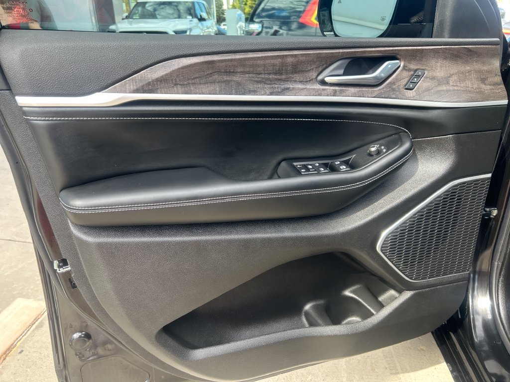 Used 2026 Jeep Grand Cherokee L Limited AWD/4WD image 11