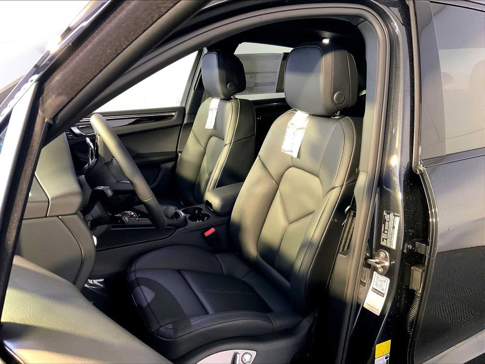 New 2026 Porsche Macan AWD/4WD image 5