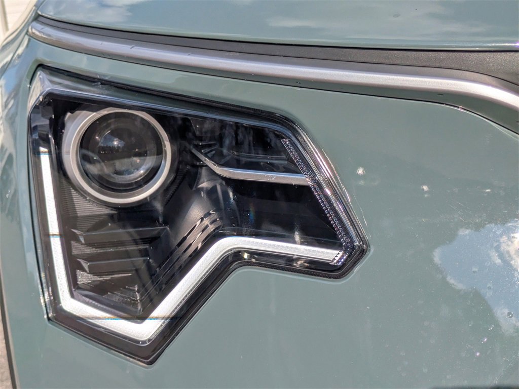 Used 2025 Kia Niro EX image 10