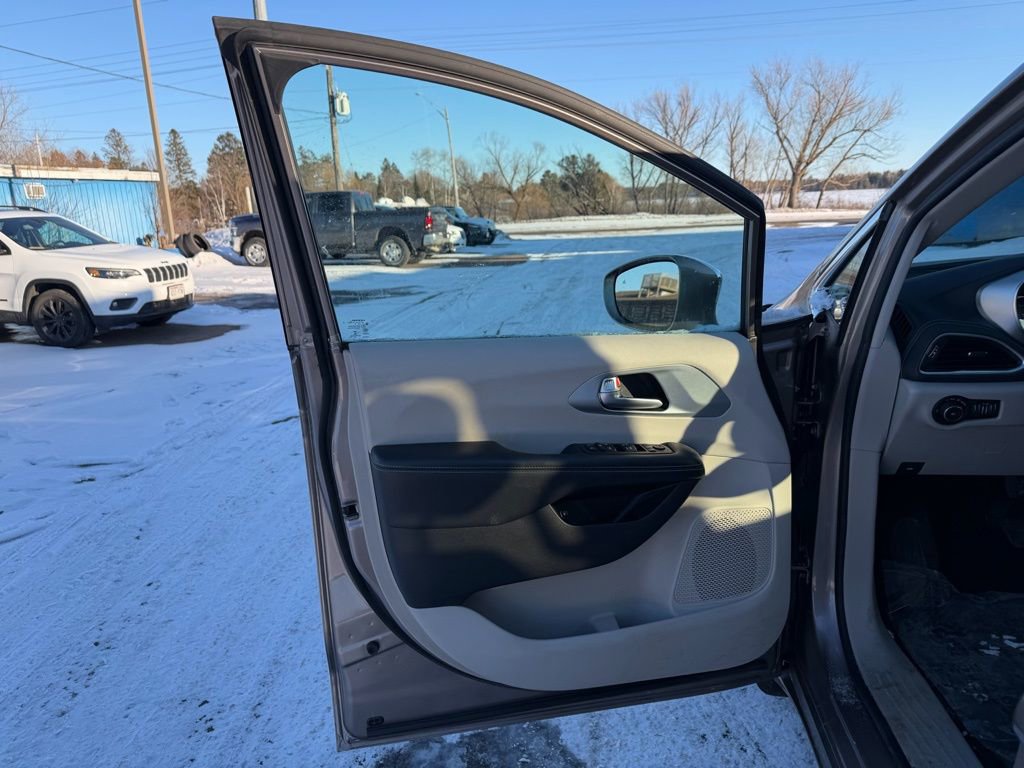 Used 2017 Chrysler Pacifica Platinum image 15