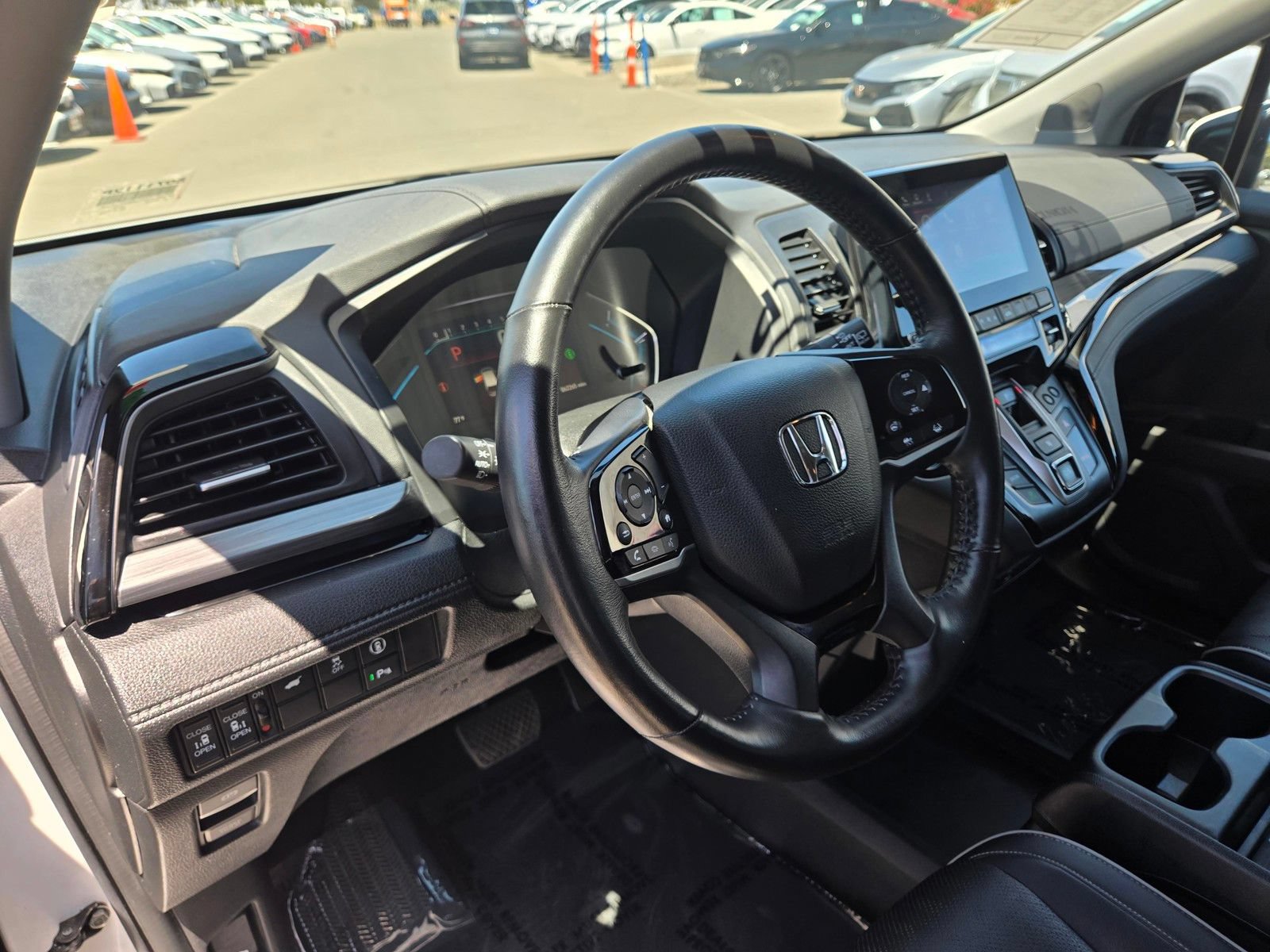 Used 2023 Honda Odyssey Elite image 12