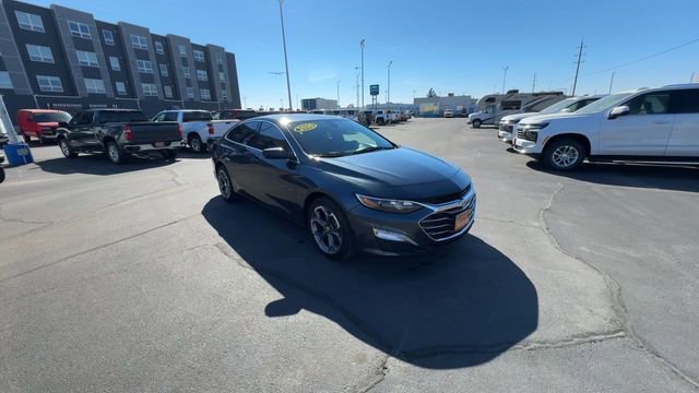 Used 2020 Chevrolet Malibu LT image 2