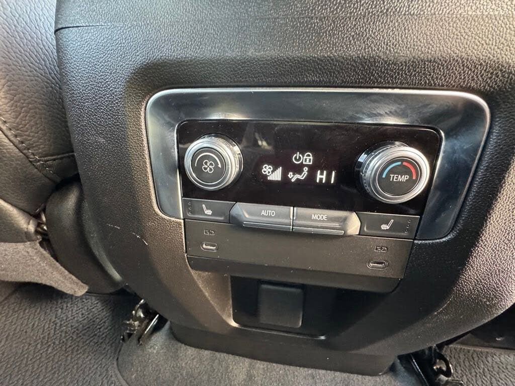 Used 2025 GMC Yukon Denali w/ Sun & Power Step Package image 46