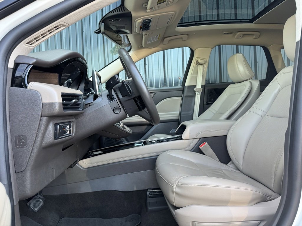 Used 2022 Lincoln Corsair Reserve w/ Equipment Group 201A image 10