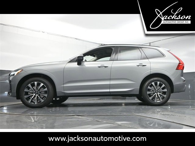 Used 2025 Volvo XC60 B5 Core w/ Climate Package image 36