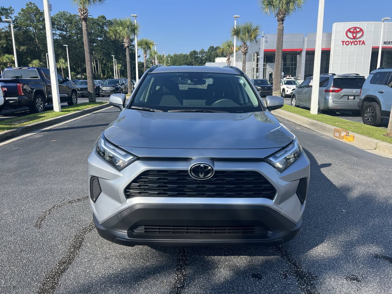 Used 2025 Toyota RAV4 XLE AWD/4WD image 3