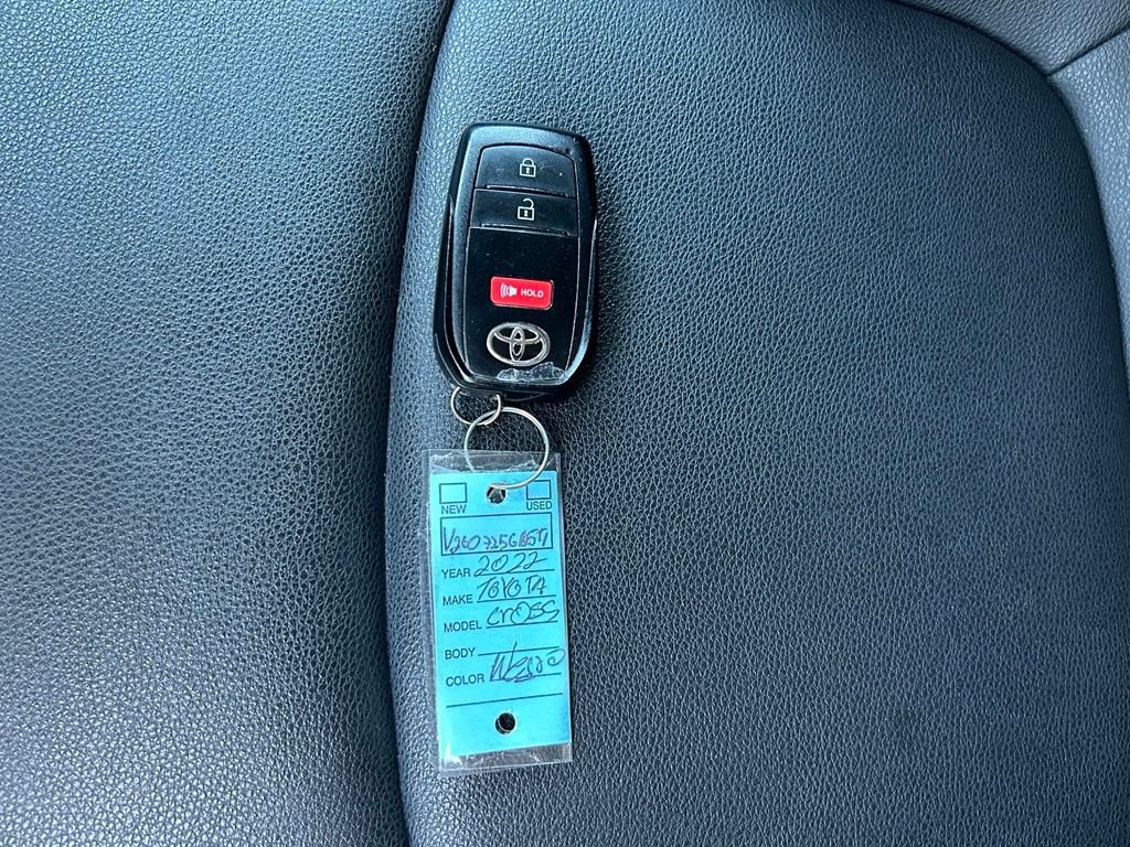 Used 2022 Toyota Corolla Cross XLE FWD image 40