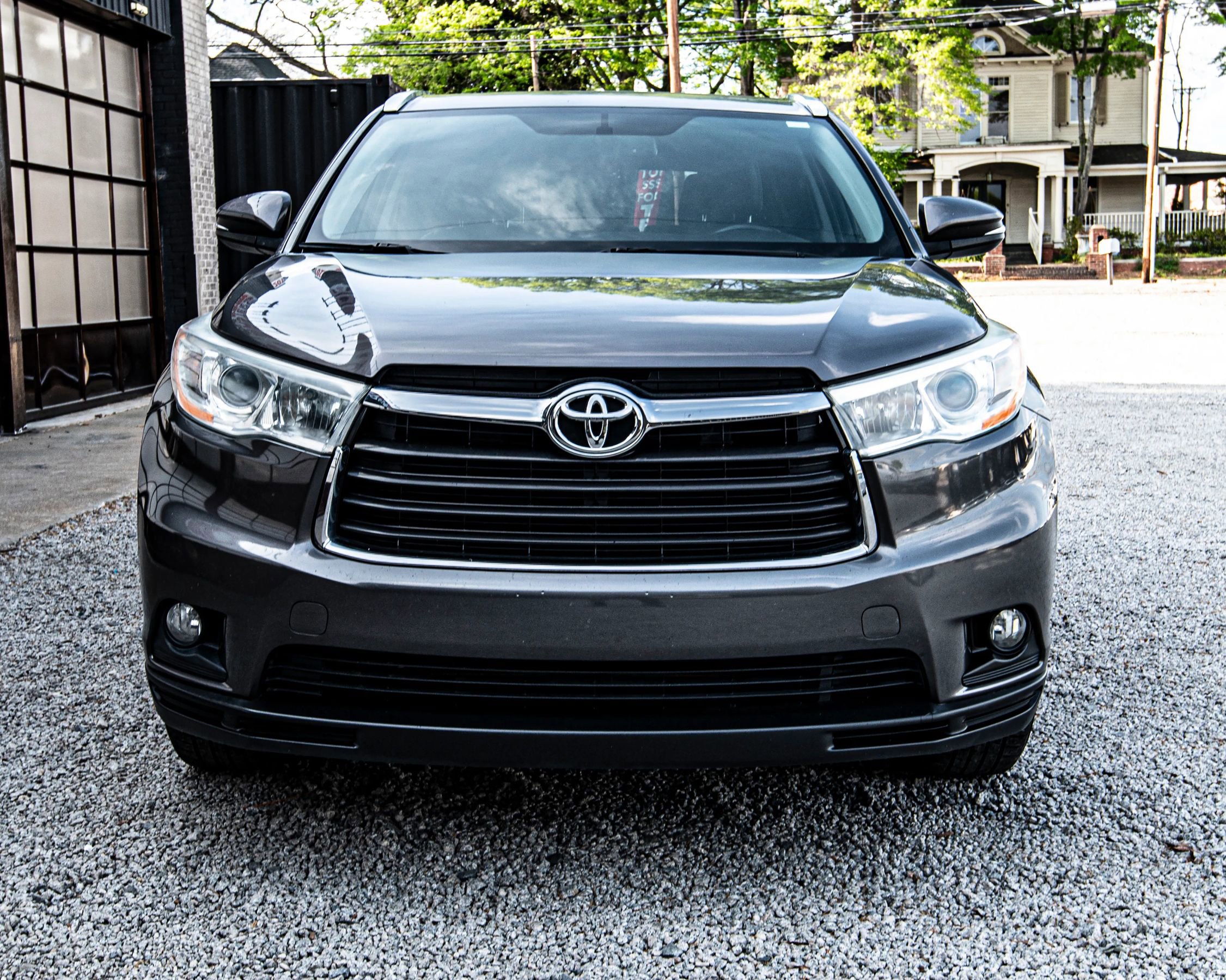 Used 2014 Toyota Highlander XLE image 3