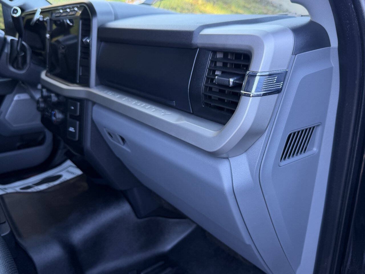Used 2024 Ford F250 XLT w/ Black Appearance Package AWD/4WD image 27