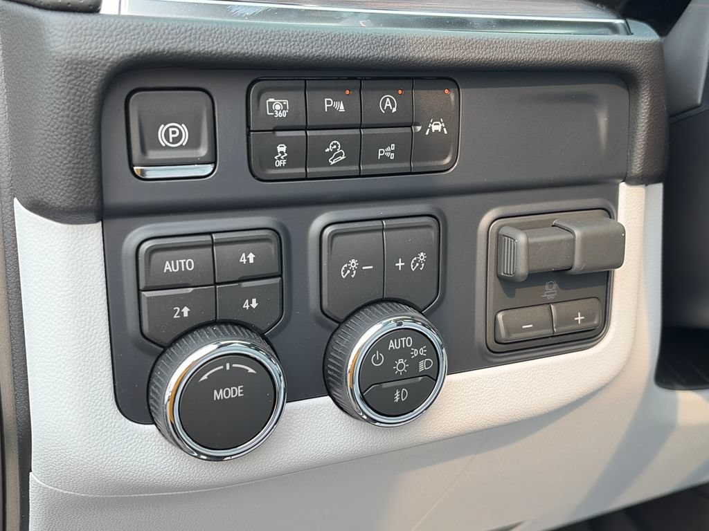 New 2026 Chevrolet Tahoe Premier w/ Sun And Tow Package AWD/4WD image 21