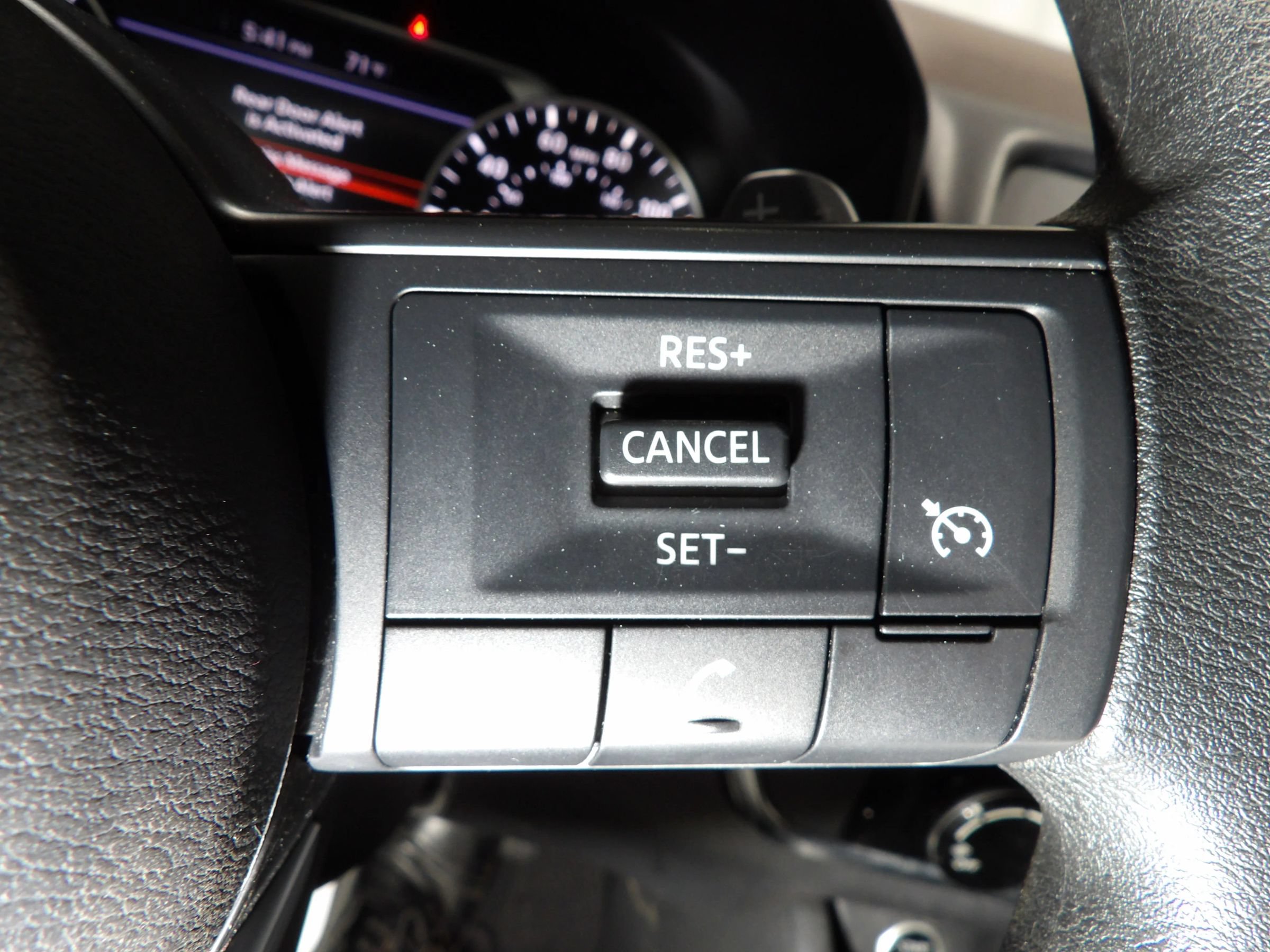 Used 2022 Nissan Rogue S FWD image 17