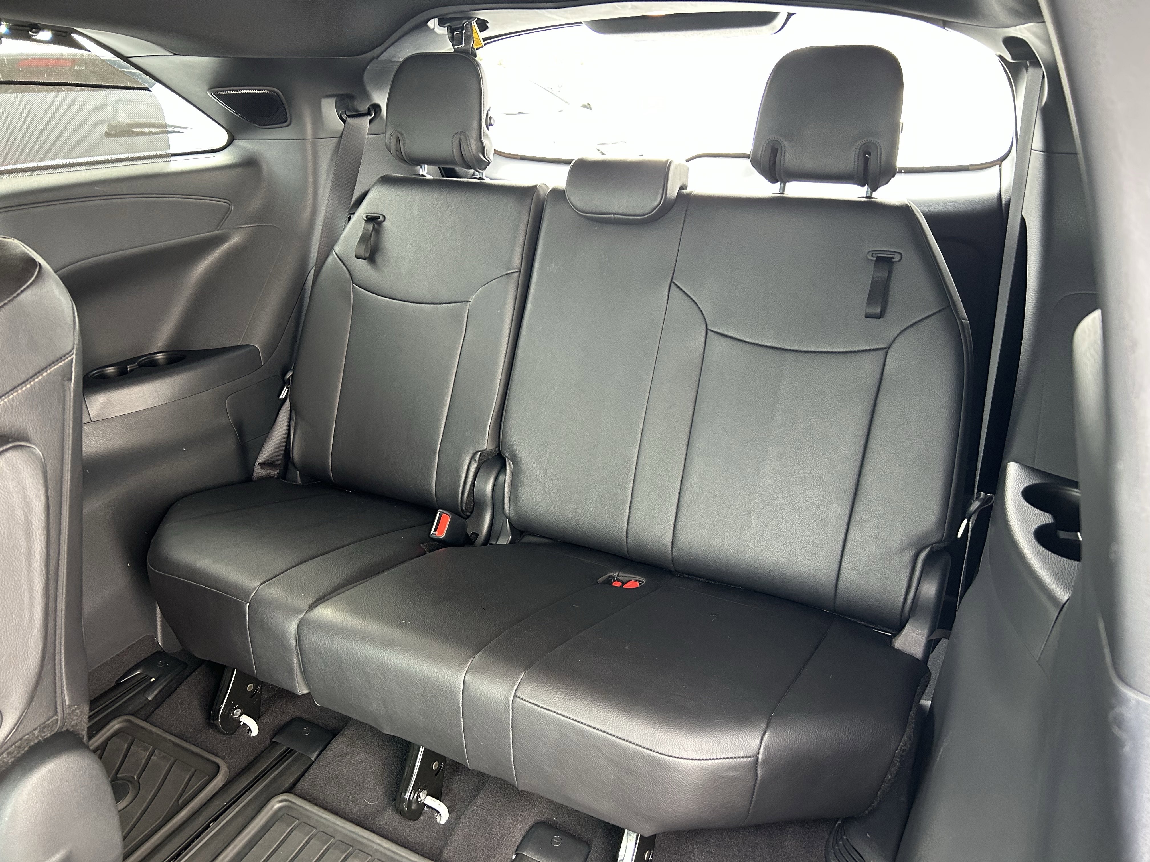 Used 2025 Toyota Sienna Limited image 23