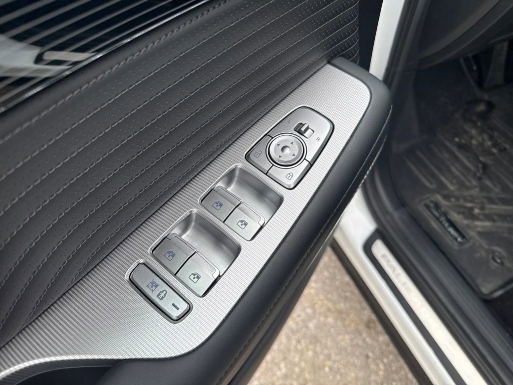 Used 2024 Hyundai Palisade Calligraphy image 16