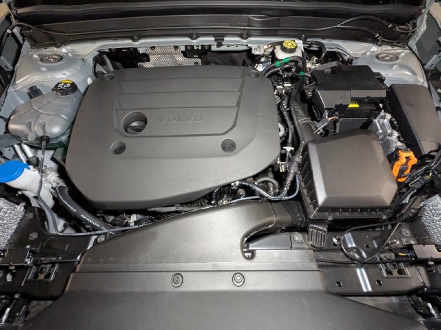 New 2025 Volvo XC40 B5 Ultra w/ Climate Package AWD/4WD image 11
