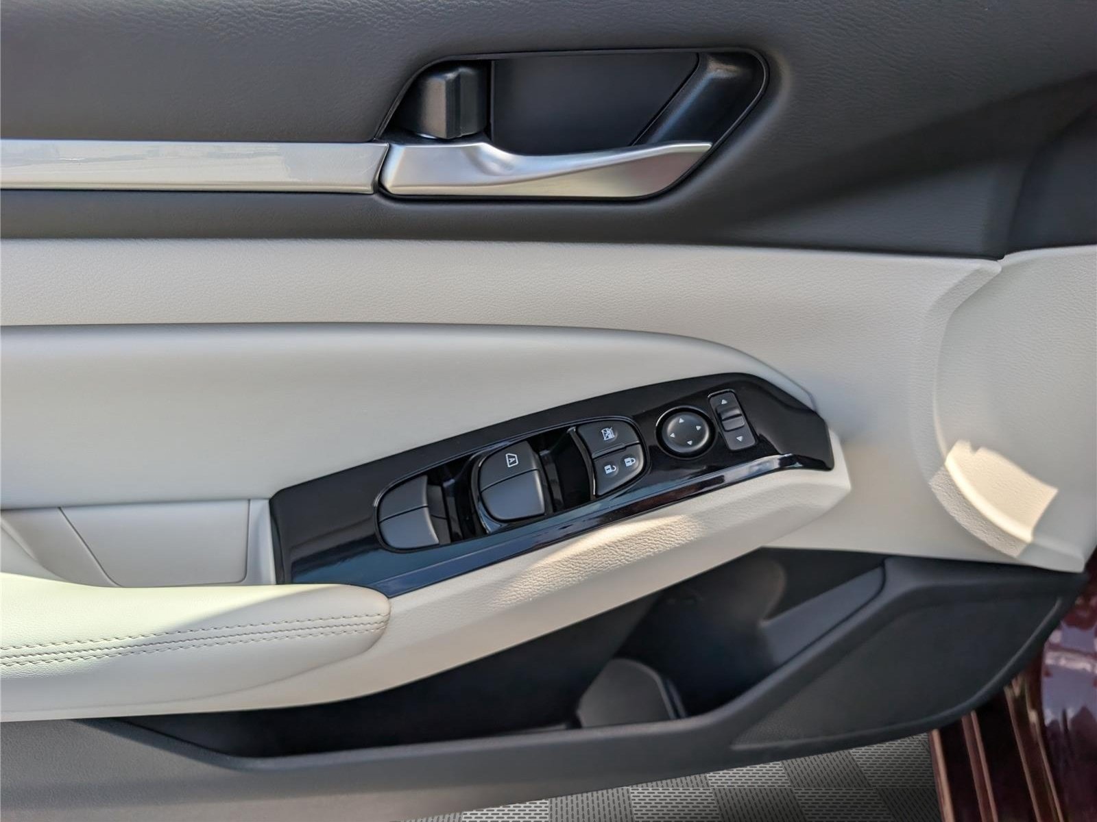 Used 2025 Nissan Altima 2.5 SL AWD/4WD image 19