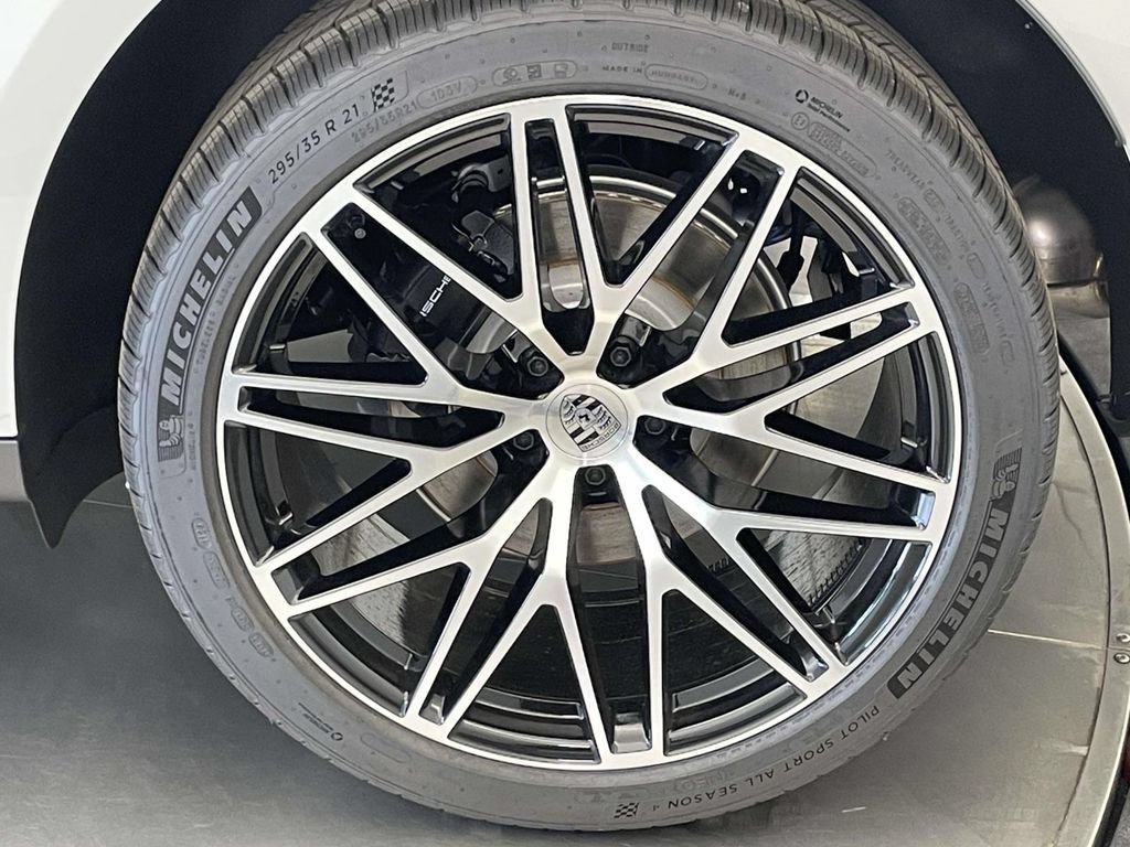 New 2026 Porsche Macan AWD/4WD image 12