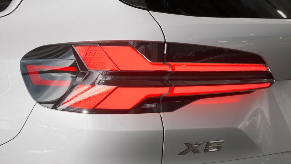 Used 2026 BMW X5 xDrive50e w/ Executive Package image 22