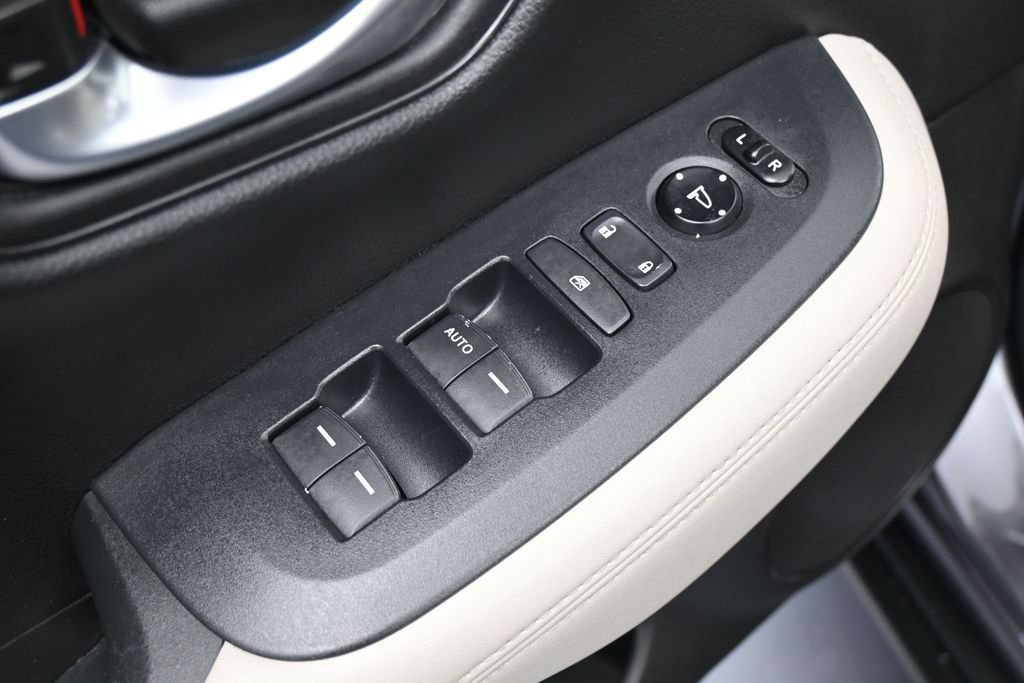 Used 2023 Honda HR-V LX image 13