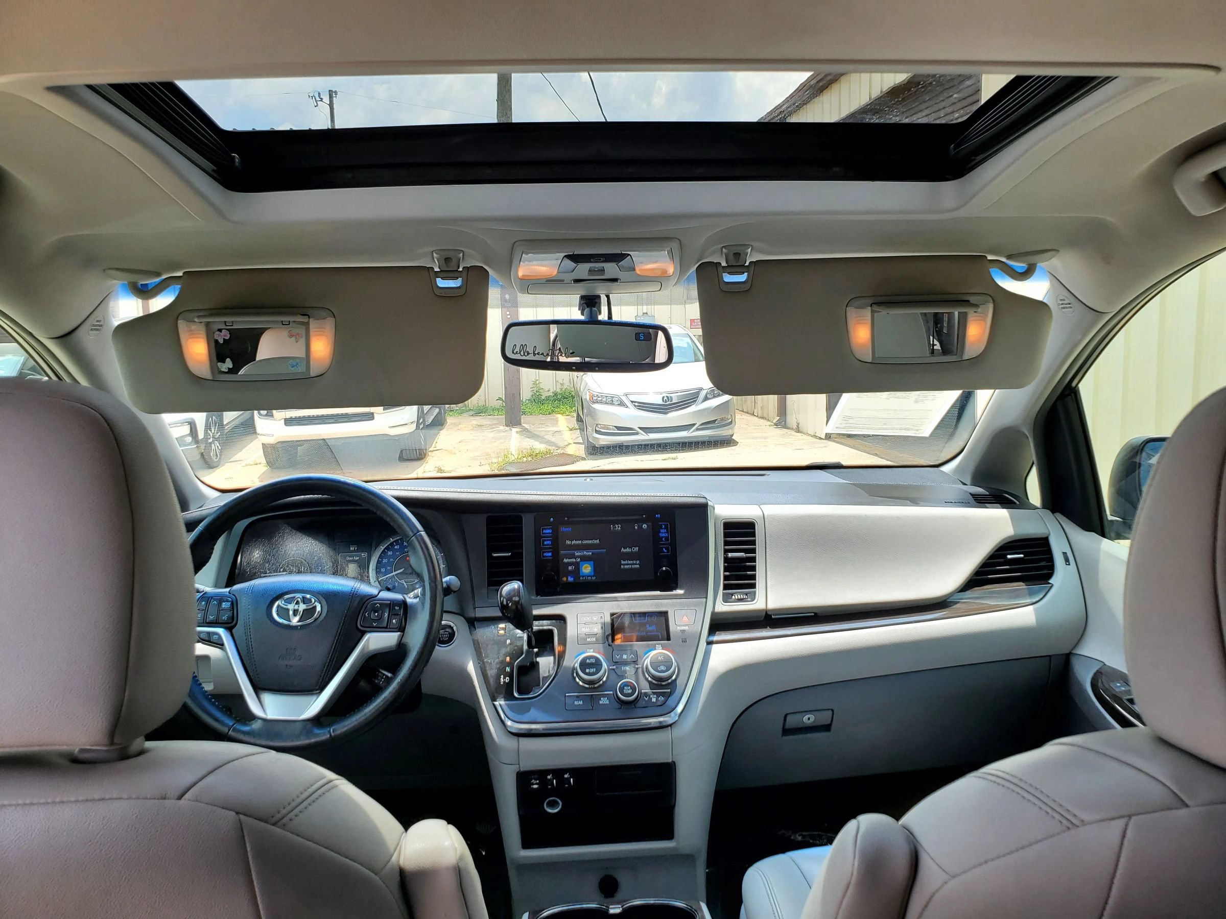 Used 2015 Toyota Sienna XLE FWD image 2