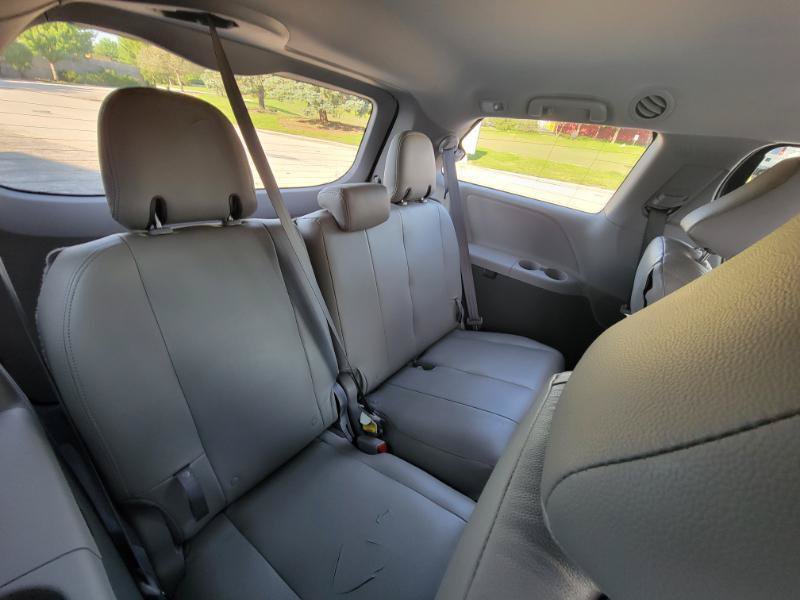 Used 2020 Toyota Sienna L FWD image 19