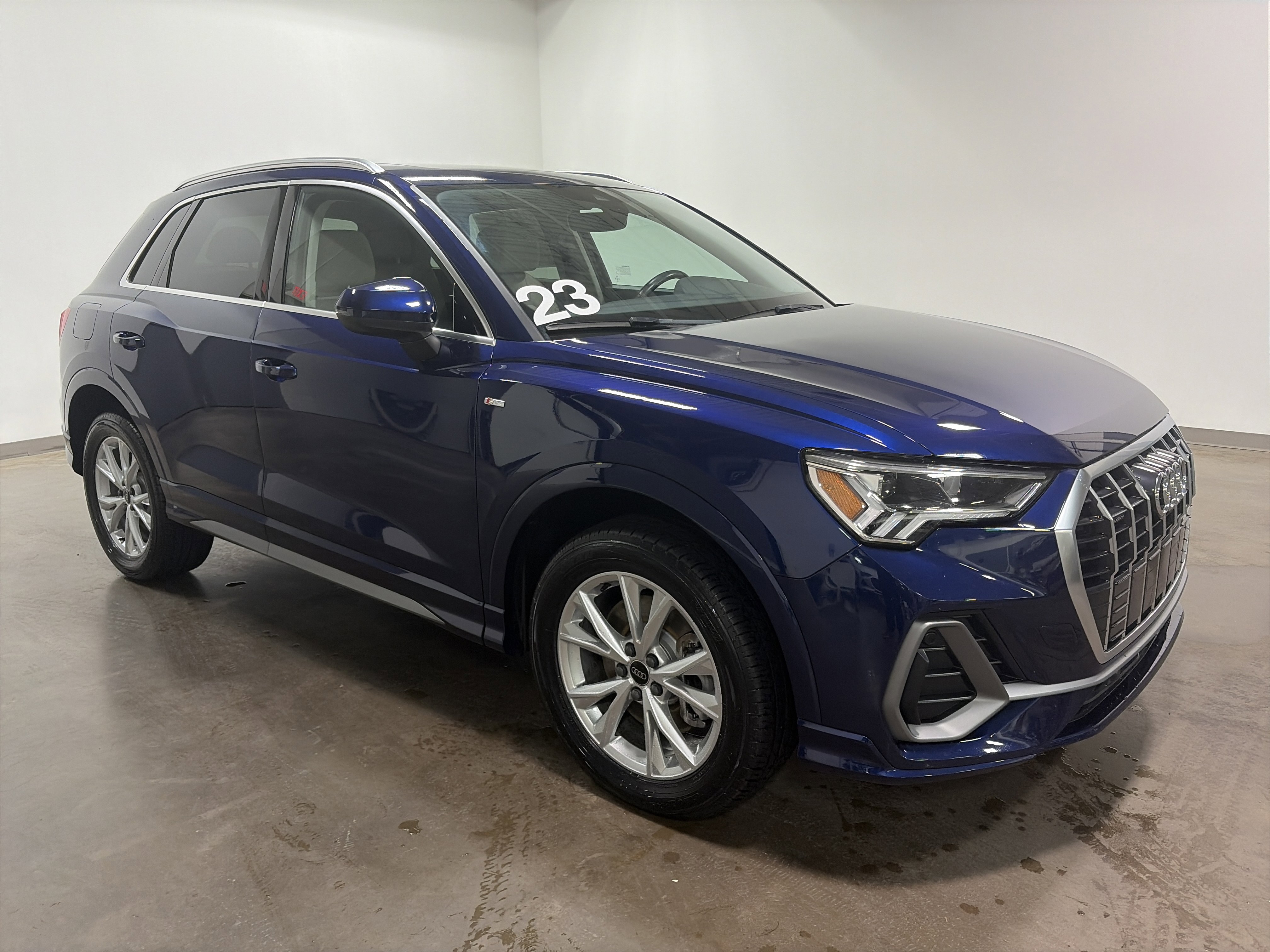 Used 2023 Audi Q3 2.0T Premium Plus AWD/4WD image 2