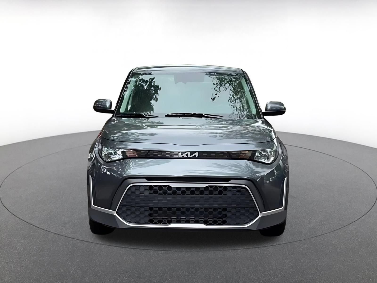 Used 2025 Kia Soul LX w/ LX Technology Package FWD image 4