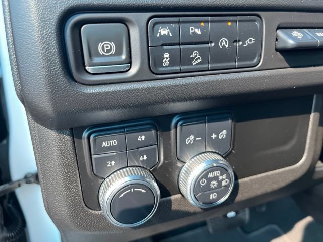 Used 2021 GMC Yukon AT4 w/ AT4 Premium Package AWD/4WD image 18
