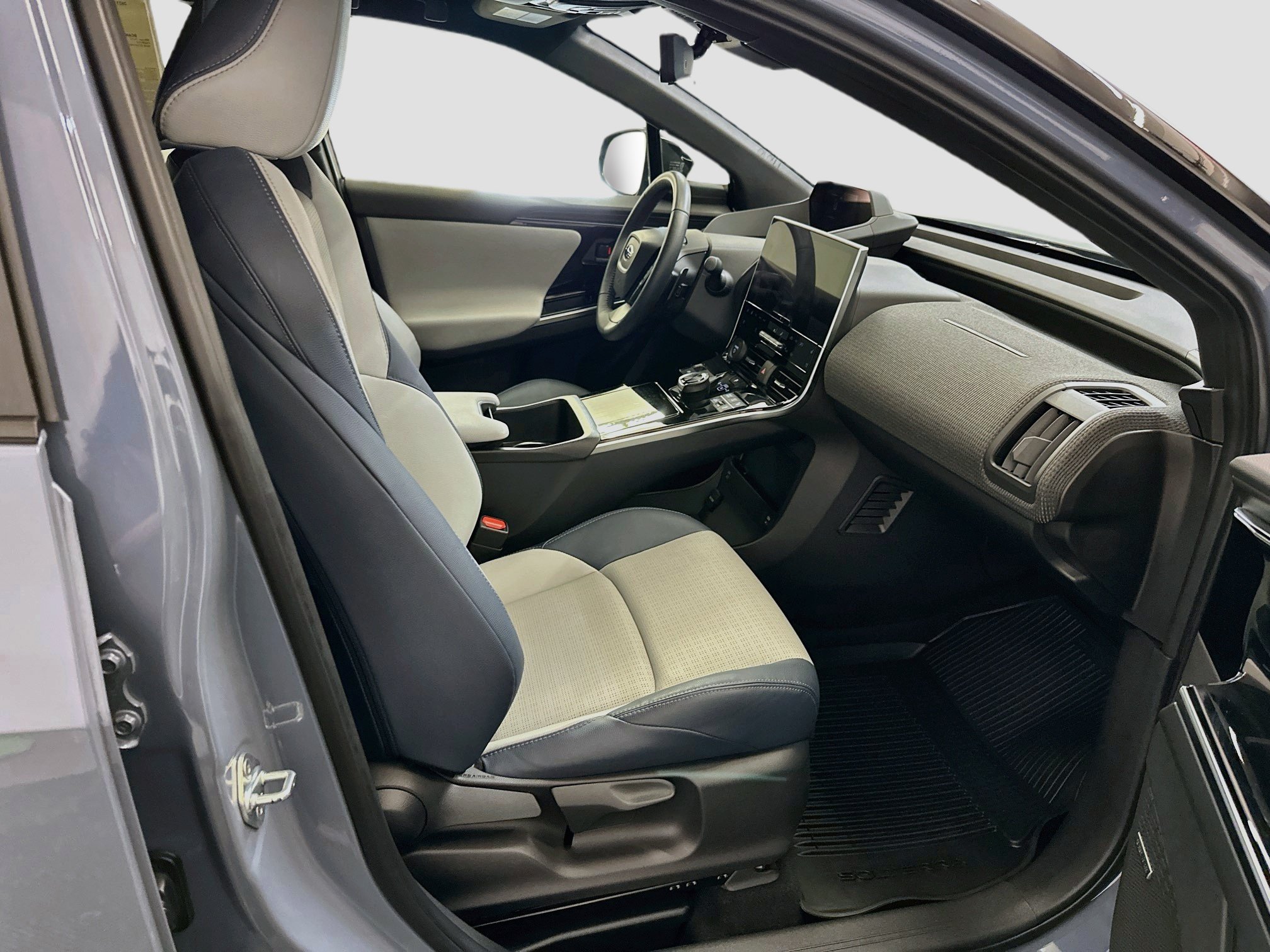 Used 2023 Subaru Solterra AWD image 34