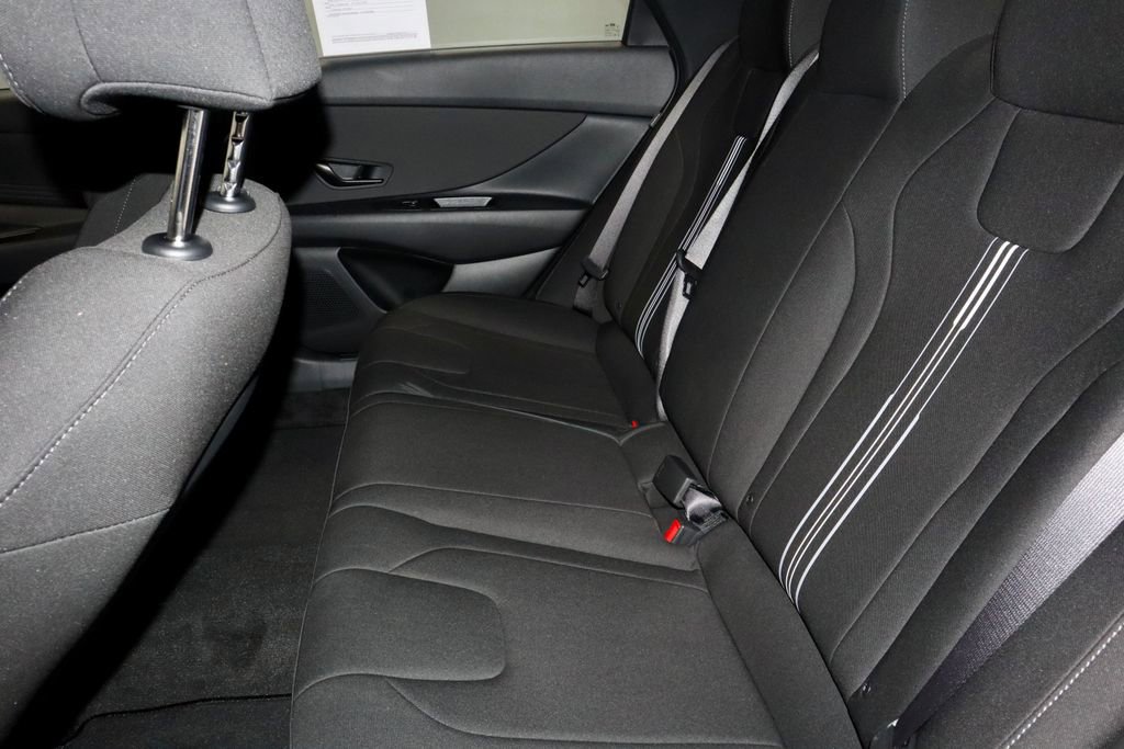 Certified 2025 Hyundai Elantra Sport image 21