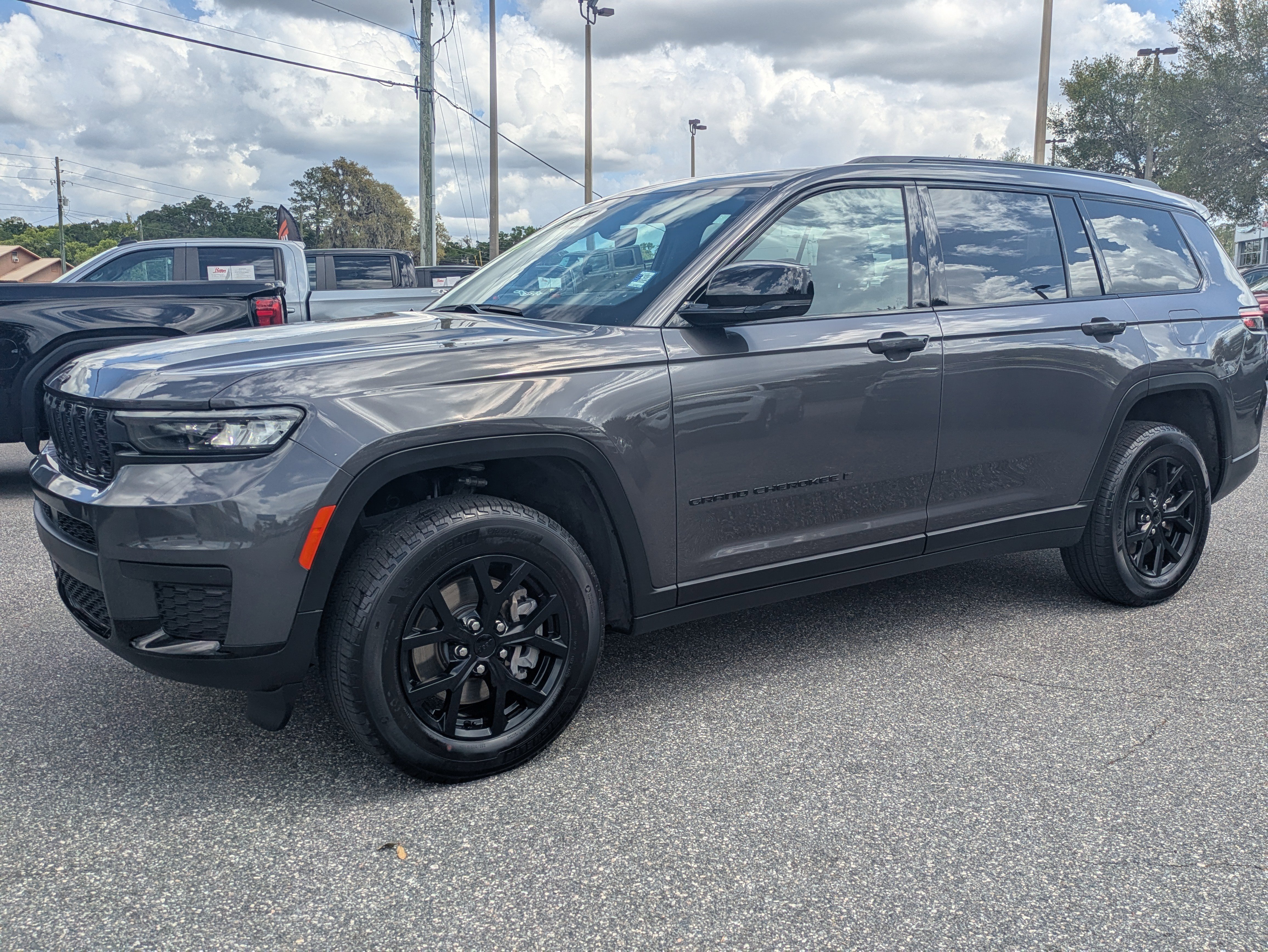 Used 2025 Jeep Grand Cherokee L Altitude AWD/4WD image 27