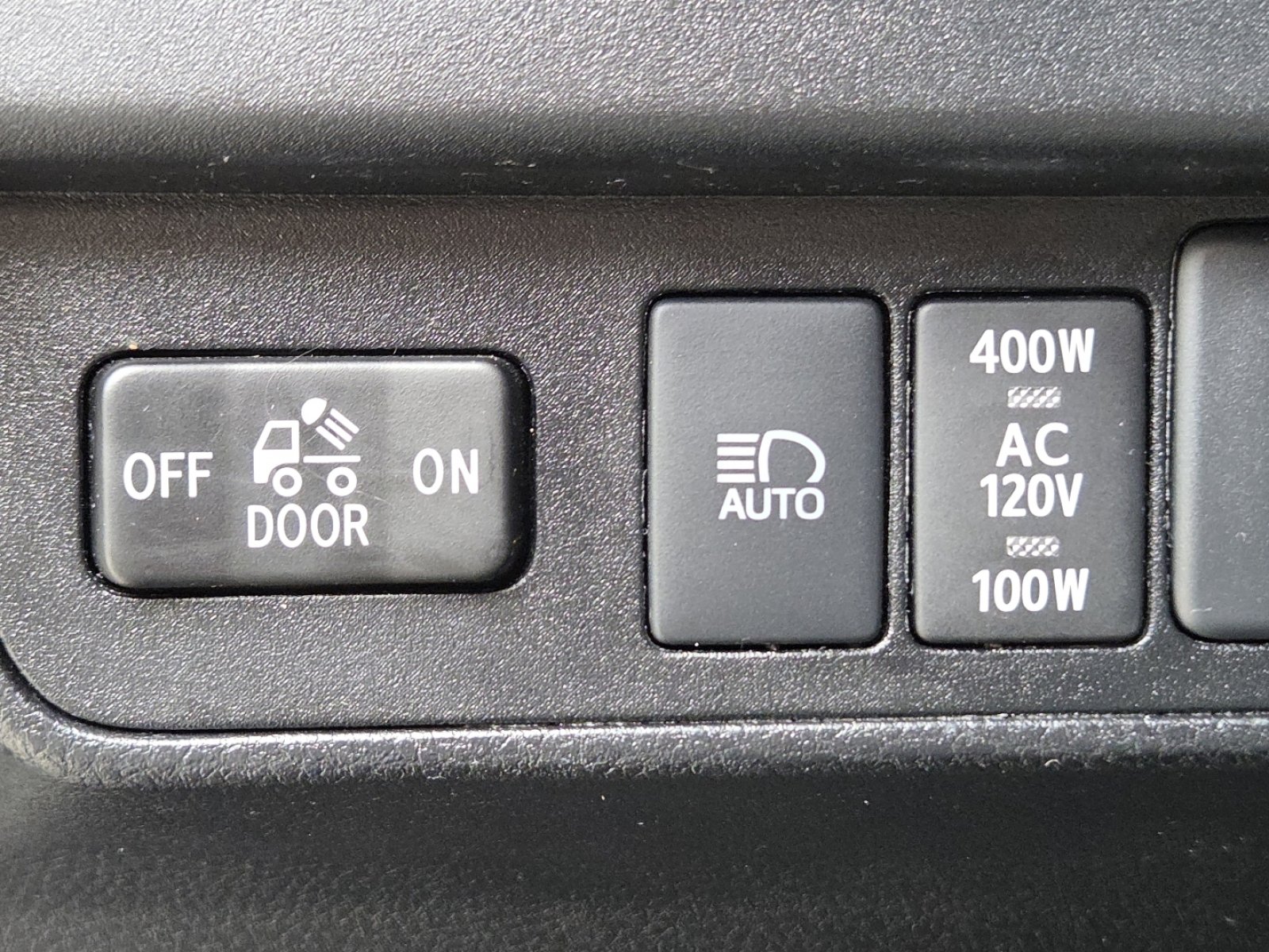Used 2023 Toyota Tacoma TRD Sport w/ Black Out Package (TMS) AWD/4WD image 14