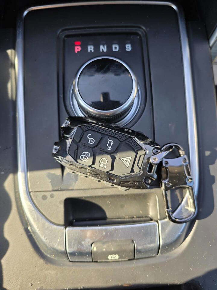 Used 2018 Land Rover Discovery Sport HSE Luxury image 16