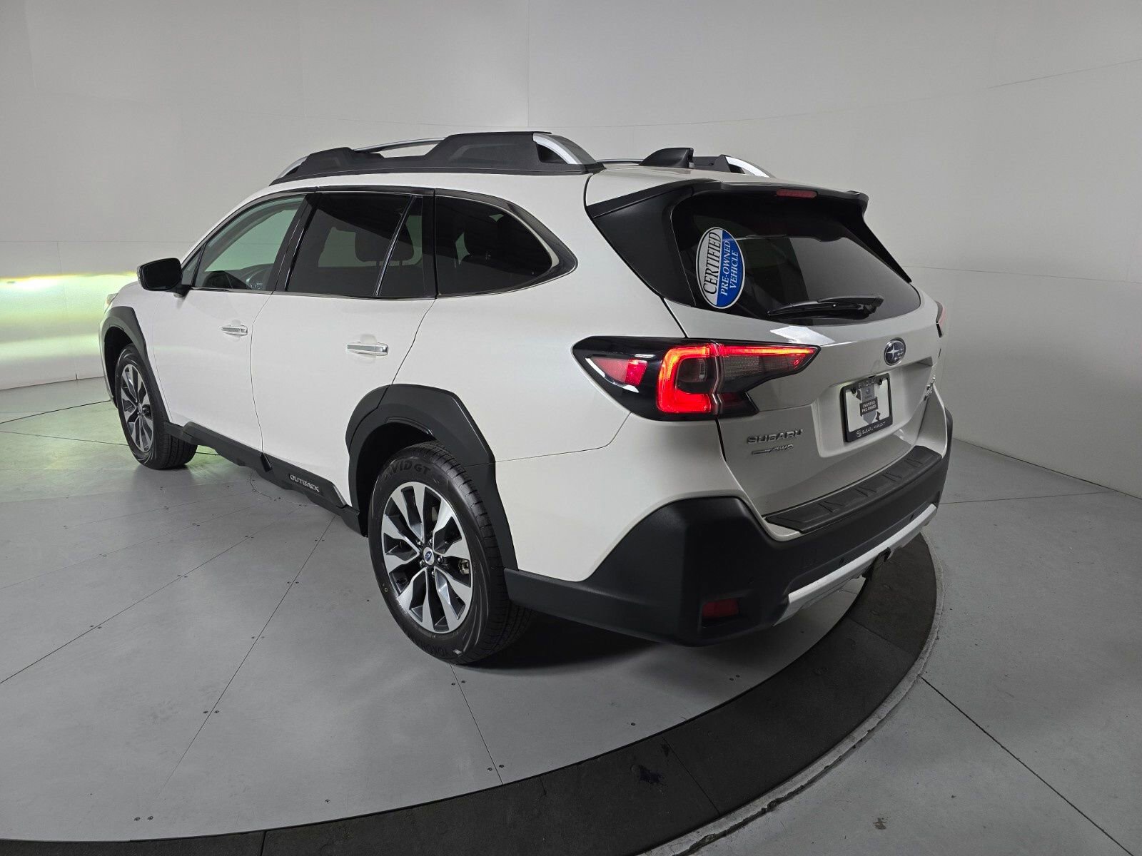 Used 2023 Subaru Outback Touring XT image 3