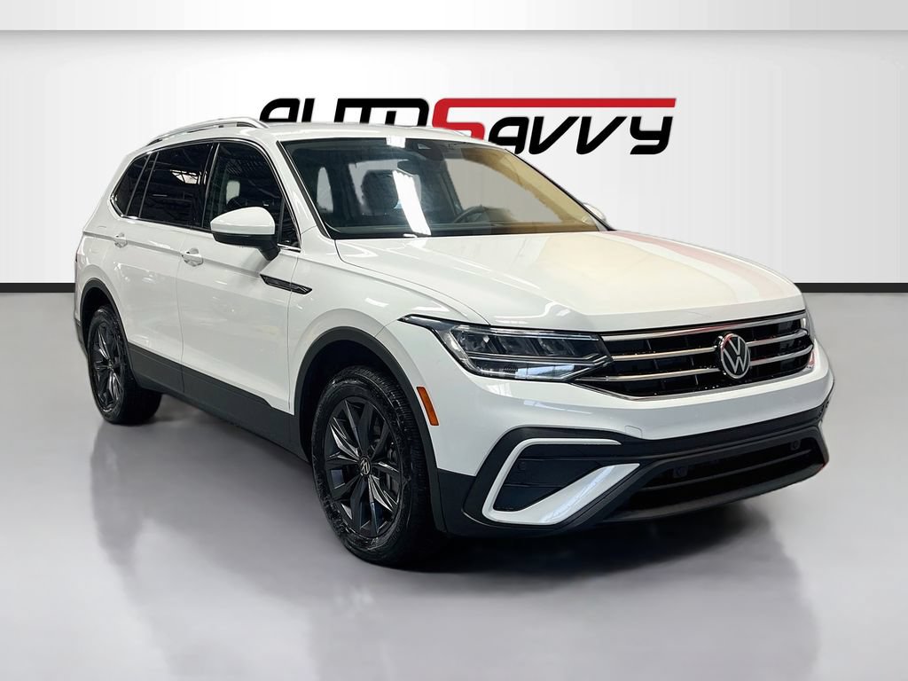 Used 2022 Volkswagen Tiguan SE AWD/4WD image 1