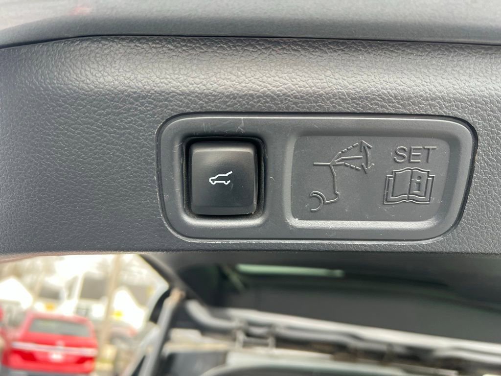 Used 2023 Ford Expedition Max XLT image 23