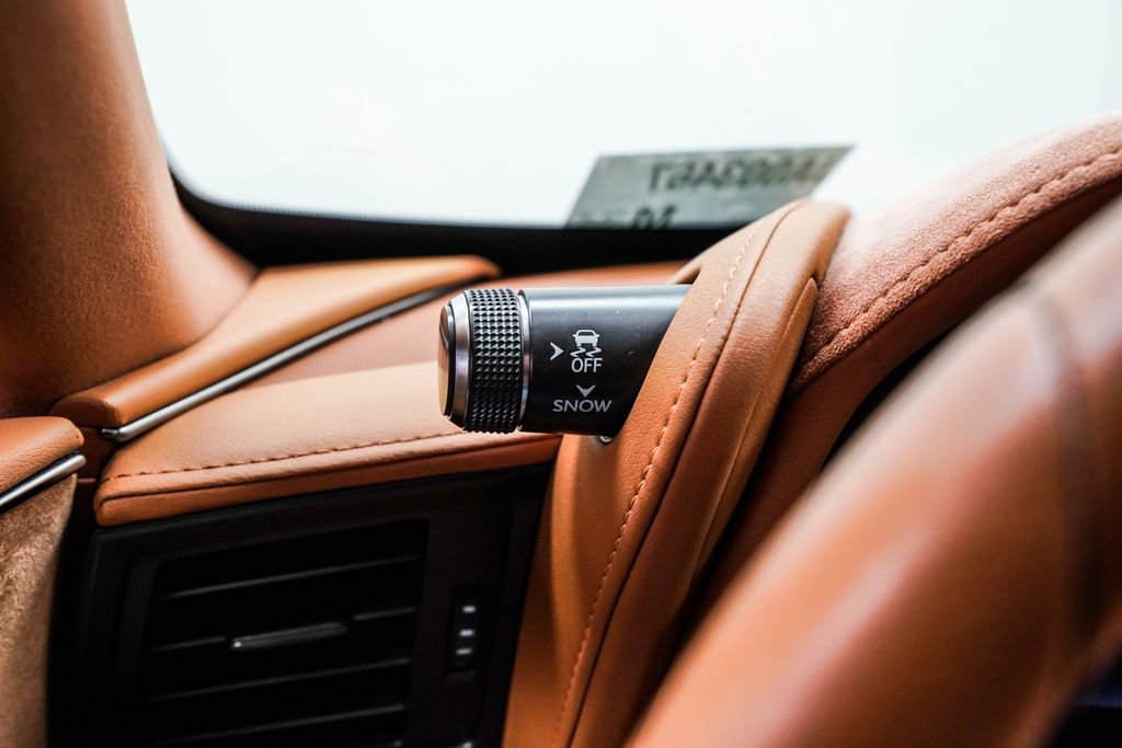 Used 2018 Lexus LC 500 Coupe w/ Sport Package image 32