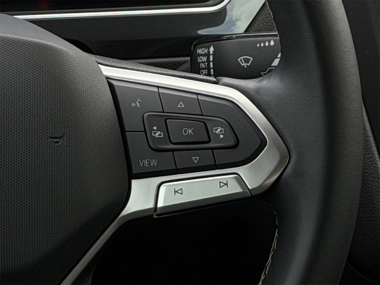 Used 2023 Volkswagen Tiguan SE image 14