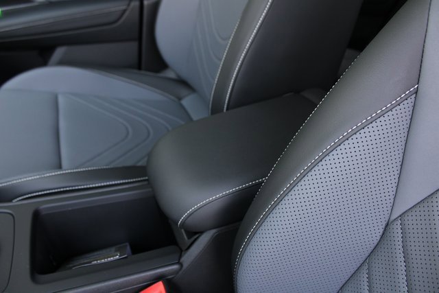 New 2025 Volkswagen Tiguan SE image 17