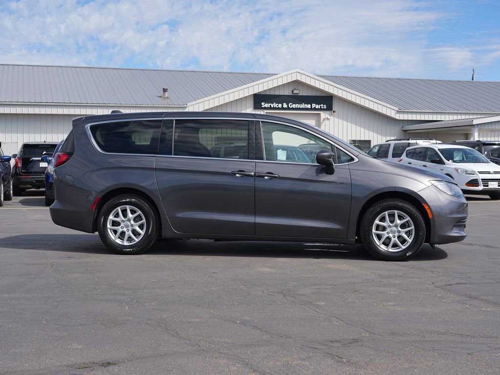 Used 2020 Chrysler Voyager LX FWD image 2