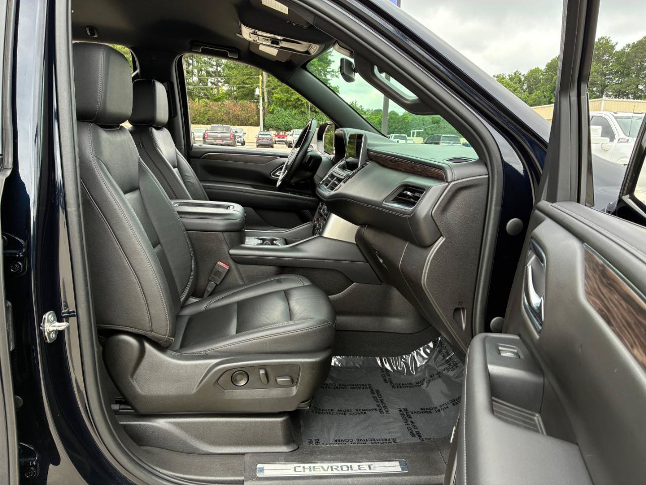 Used 2021 Chevrolet Tahoe Z71 w/ Luxury Package AWD/4WD image 14