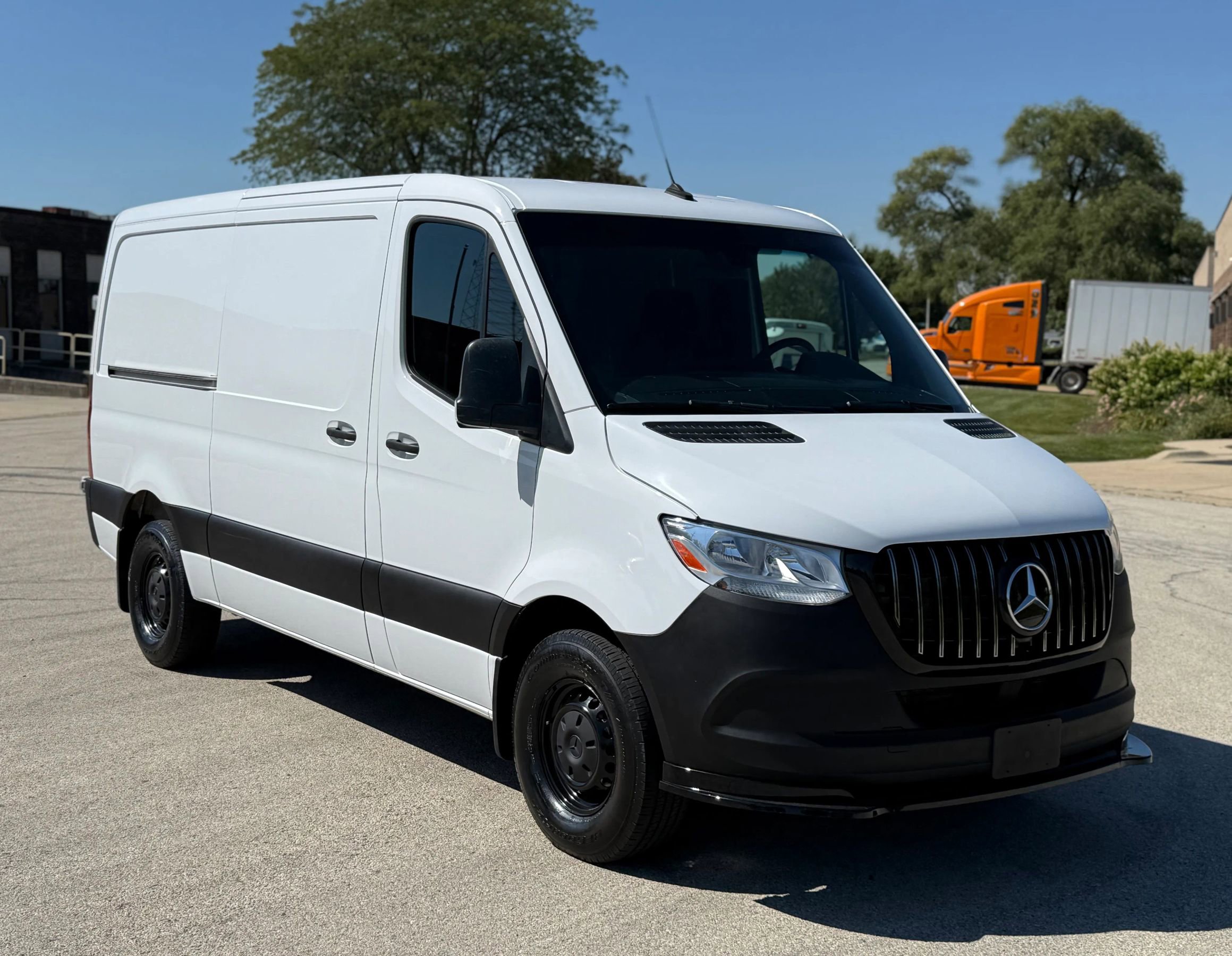 Used 2023 Mercedes-Benz Sprinter 2500 image 1