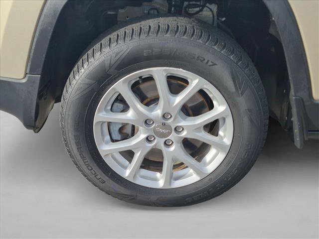 Used 2014 Jeep Cherokee Latitude w/ Comfort/Convenience Group AWD/4WD image 9