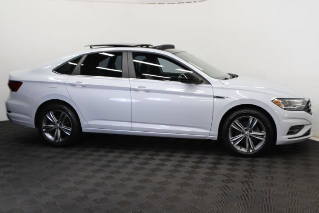 Used 2019 Volkswagen Jetta R-Line w/ R-Line Cold Weather Package FWD image 4