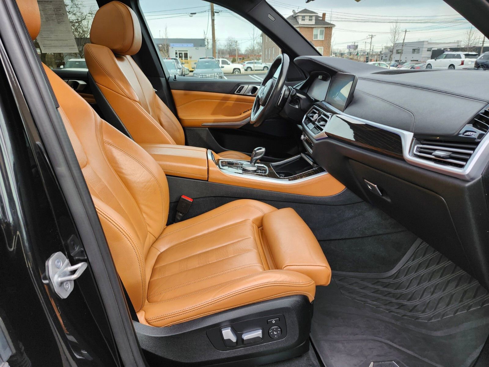 Used 2021 BMW X5 xDrive40i w/ M Sport Package image 11