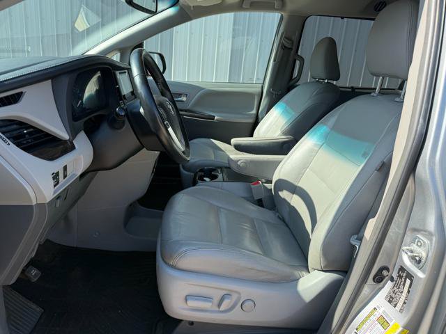 Used 2015 Toyota Sienna XLE FWD image 11