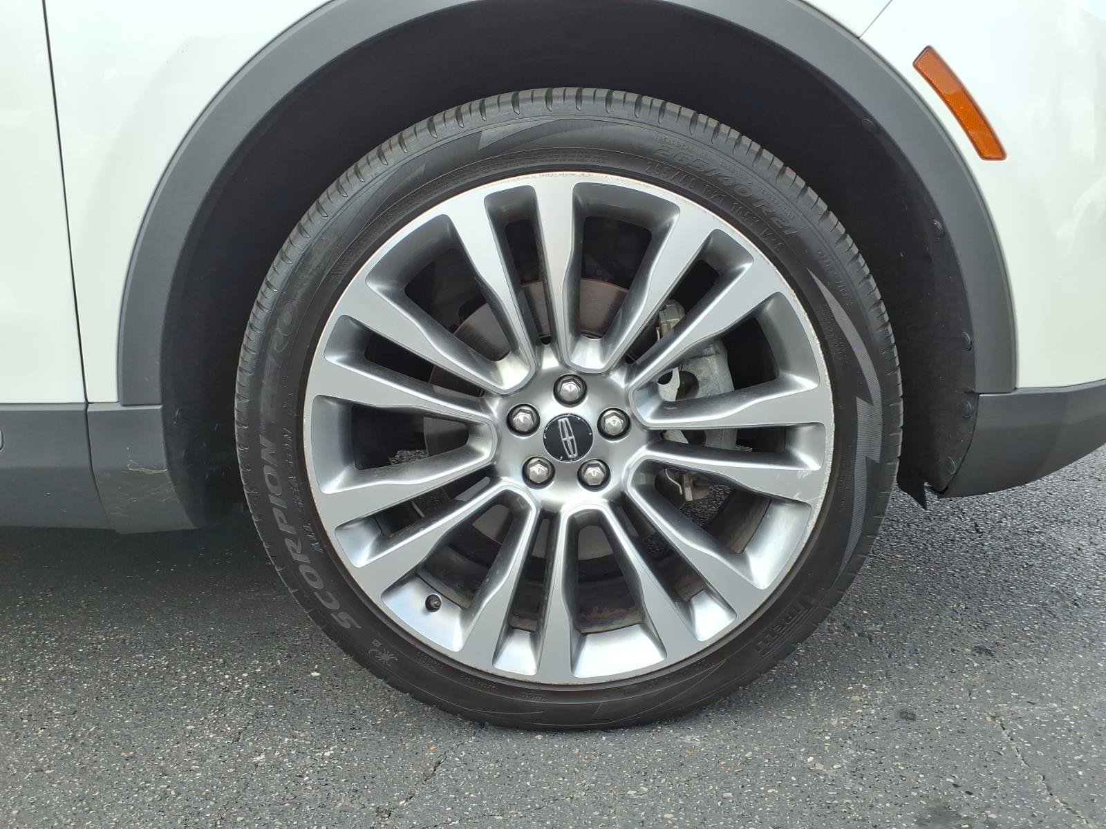 Used 2017 Lincoln MKX Reserve w/ Driver Assistance Package AWD/4WD image 9